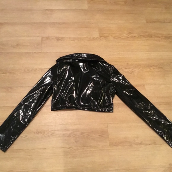 Women’s Shiny Faux Leather Long Sleeve Cropped Jacket - Bolero - Picture 7 of 7